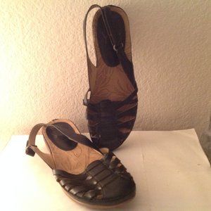 YÚÚ Women’s Demillie Black Faux Leather Adjustable Strap Sandals Size 10